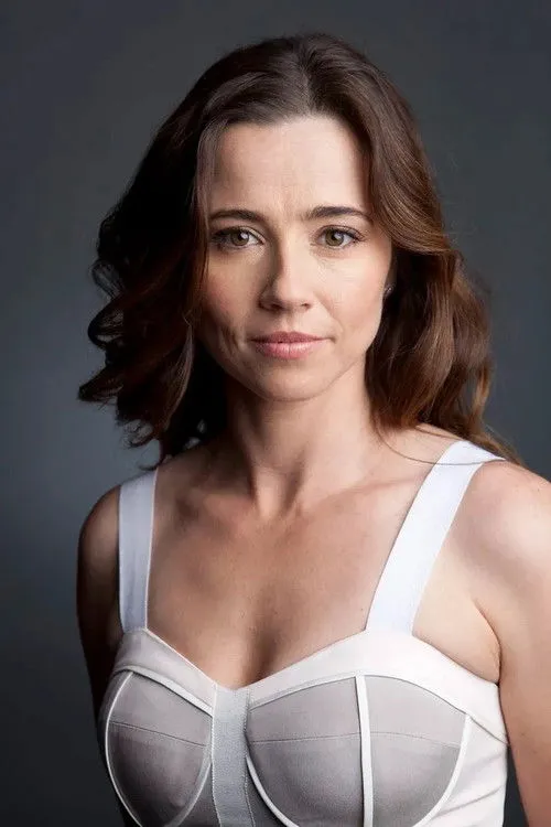 Linda Cardellini photo
