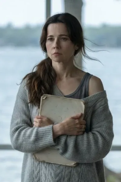 Linda Cardellini photo