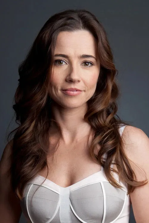 Linda Cardellini photo