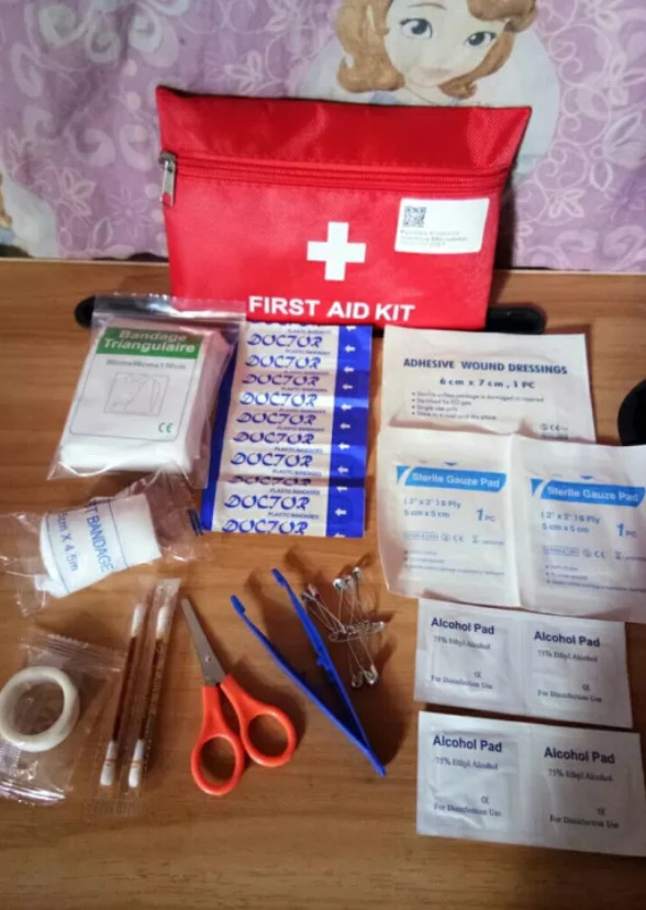 13 Portable First Aid Kit Sets Car Kit Portable Complete Fan Casting on ...