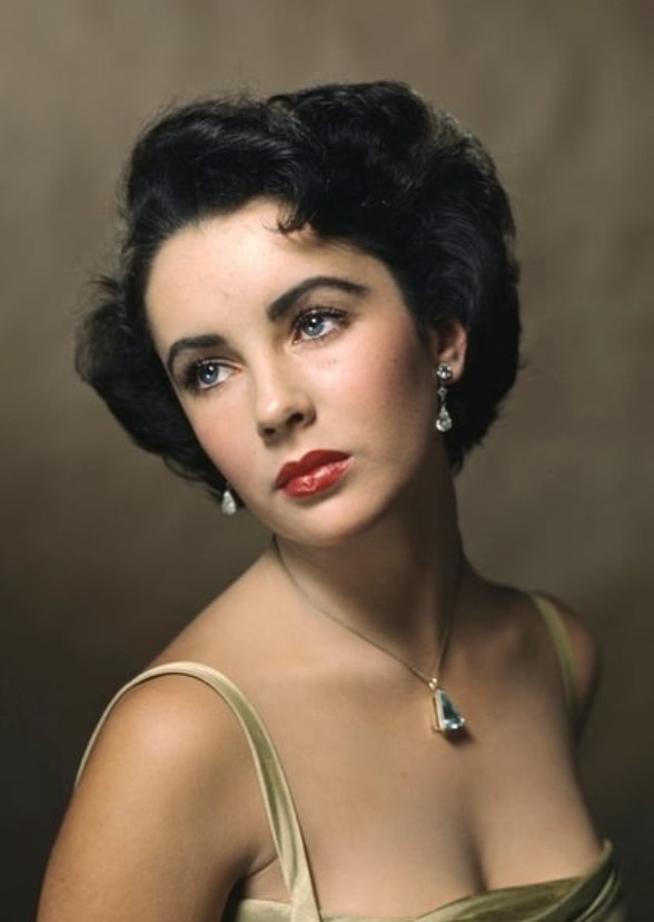 Diamonds & Desire: The Elizabeth Taylor Story