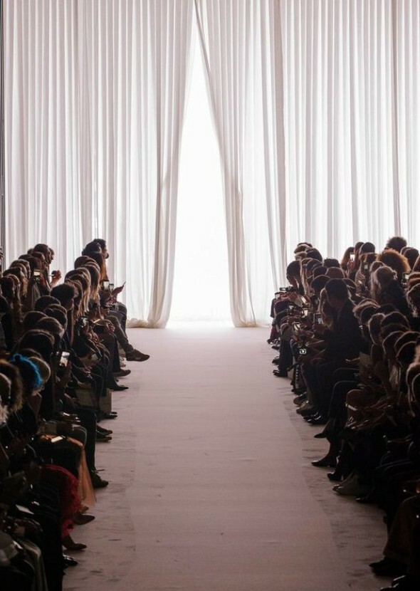 FATAL FASHION : A KNIVES OUT MYSTERY
