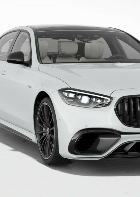 Joey King: Mercedes-Benz AMG S 63 E Performance