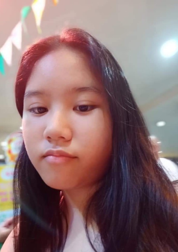 Mary Rose Limpiado (Selfie)