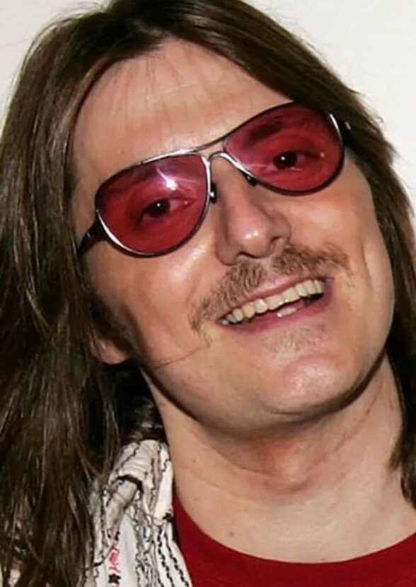 Mitch Hedberg: A Twisted Path to Laughter