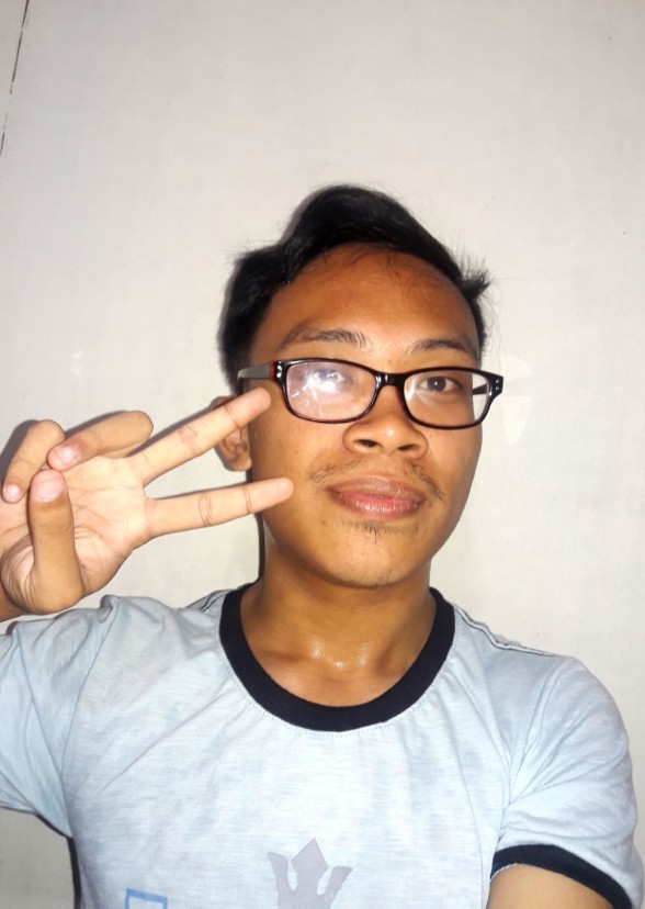 Renmar Arnejo (two peace)