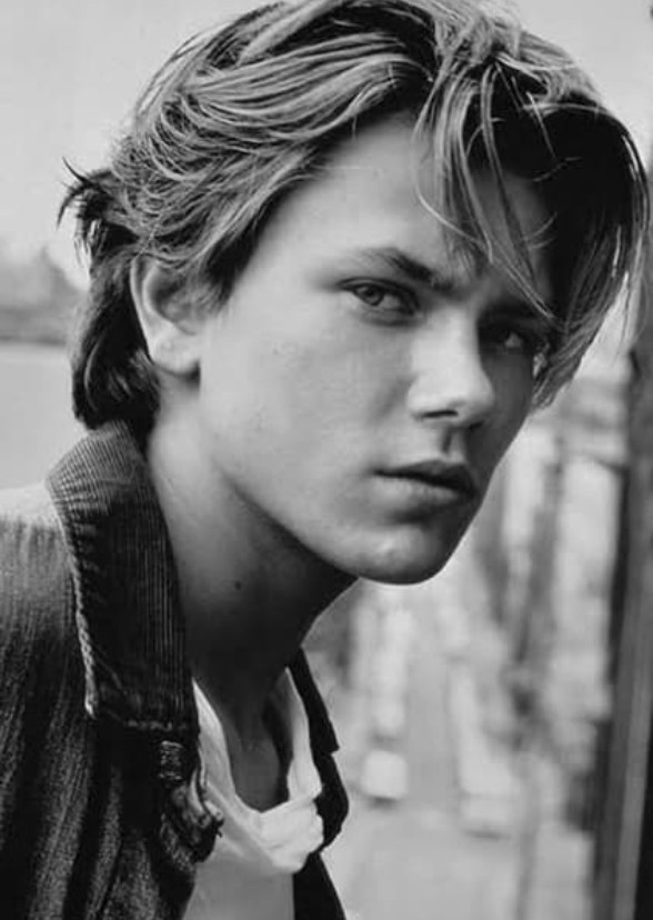 Phoenix Rising: The River Phoenix Story