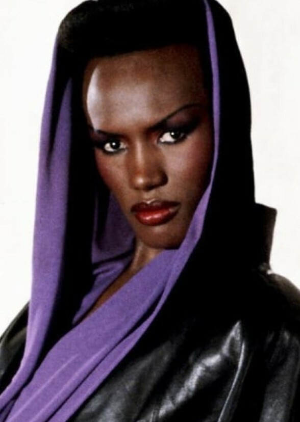 Sculpting Grace: A Symphony of Boldness