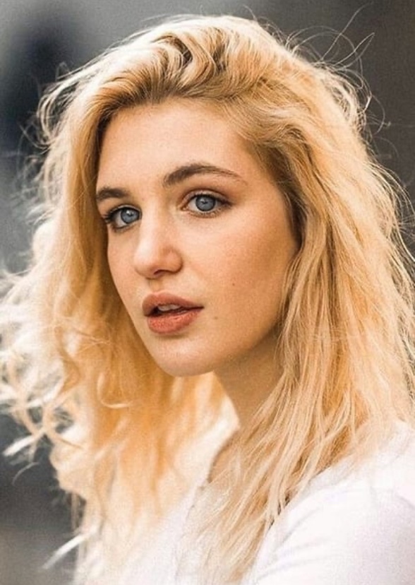 Sophie Nélisse Recast