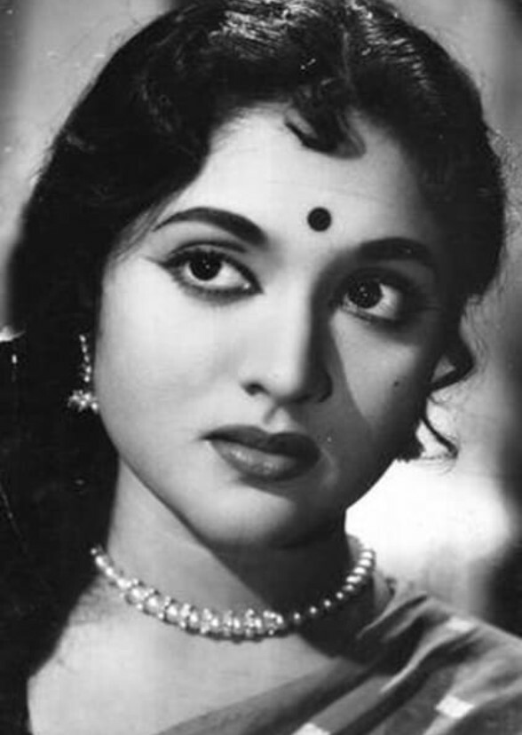Soulful Silhouettes: Vyjayanthimala Unveiled
