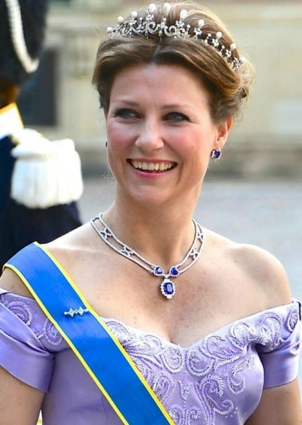 Sovereign Hearts: A Royal Love Unveiled