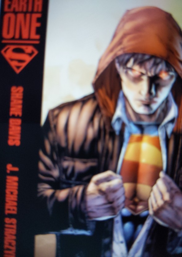 Superman: Earth one volume 1