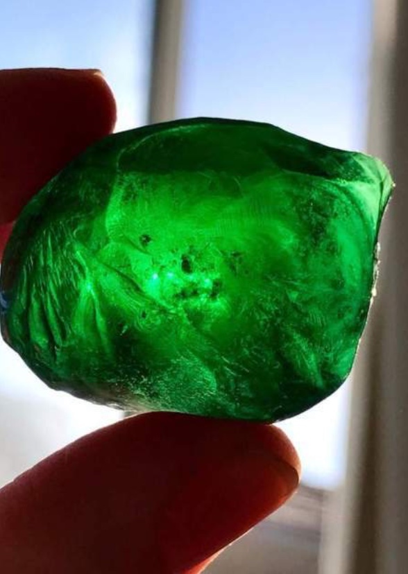 The Dynamics And The Emerald Stone 