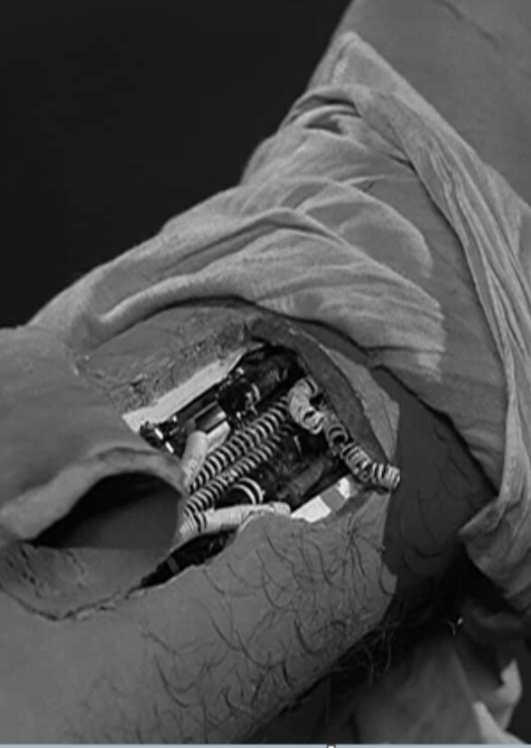 The Twilight Zone (1990s) 4x1 - In His Image