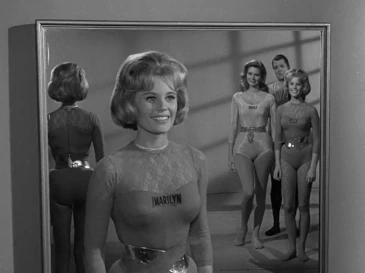 The Twilight Zone (1990s) - 5x17 - Number 12 Looks Just Like You