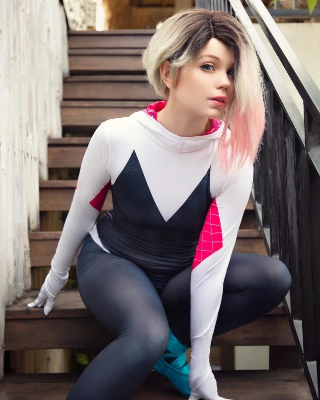 Emma Stone as ghost spider kade