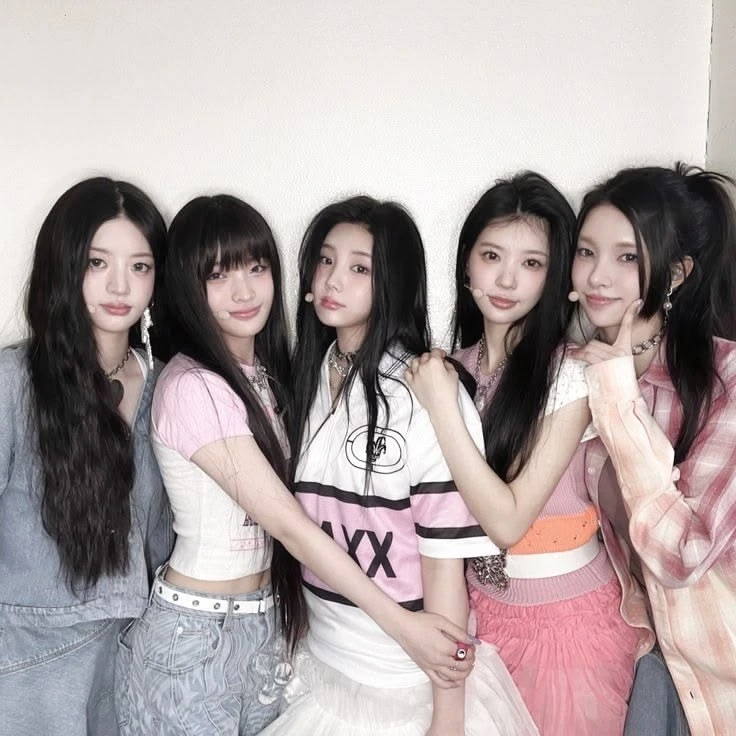 Fictional Characters as K-Pop Stans