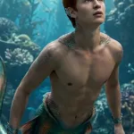 Aaron (Ansel Elgort)