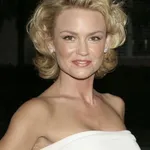 Kelly Carlson