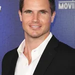 Robbie Amell