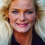 Raye Hollitt