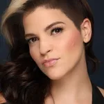 Paola Lázaro