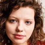 Chloë Levine