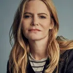 Jennifer Jason Leigh