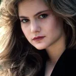 Jennifer Jason Leigh