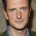 Nicholas Gleaves