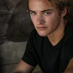 Mitchell Hoog