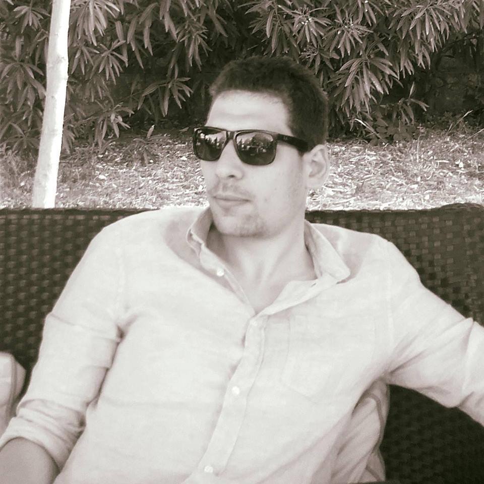 Μάκης Βάρβαρος